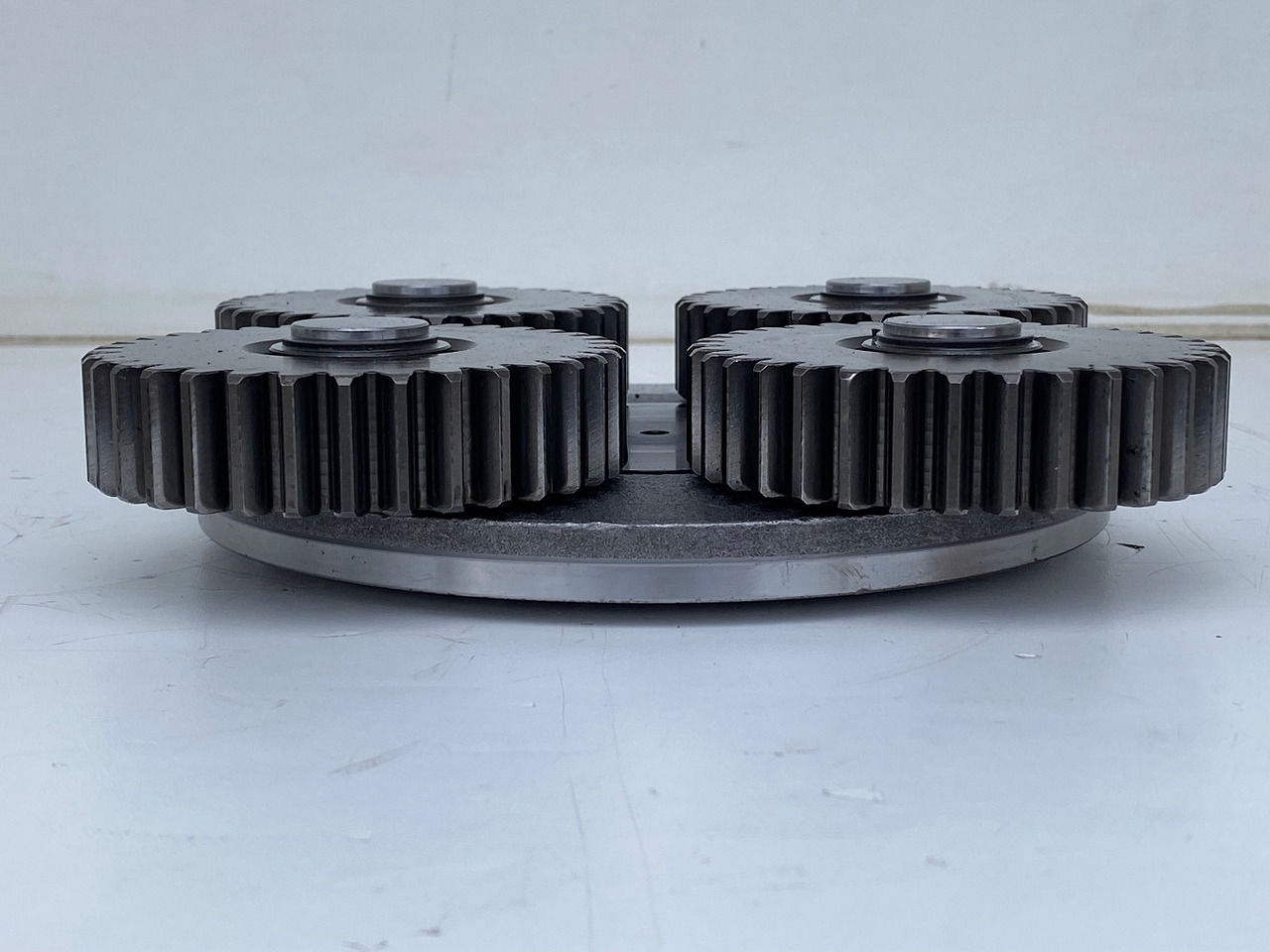 Liebherr Planetenträger ID-Nr.90216230 mit Planetenrad ID-Nr.90216231. R926-1715 - R928-1715 - R930-1716. #PL-PO161# - Поворотный редуктор для Строительной техники: фото 3 Liebherr Planetenträger ID-Nr.90216230 mit Planetenrad ID-Nr.90216231. R926-1715 - R928-1715 - R930-1716. #PL-PO161# - Поворотный редуктор для Строительной техники: фото 3