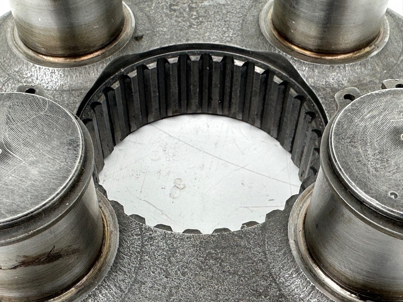 Liebherr Planetenträger ID-Nr.944306303 - ID-Nr.9443063. A924, A934, LH30, LH35, R906, R916, R922, R924, R926, R932, R934, R944. #944306303.C7.2906# - Поворотный редуктор для Строительной техники: фото 5 Liebherr Planetenträger ID-Nr.944306303 - ID-Nr.9443063. A924, A934, LH30, LH35, R906, R916, R922, R924, R926, R932, R934, R944. #944306303.C7.2906# - Поворотный редуктор для Строительной техники: фото 5