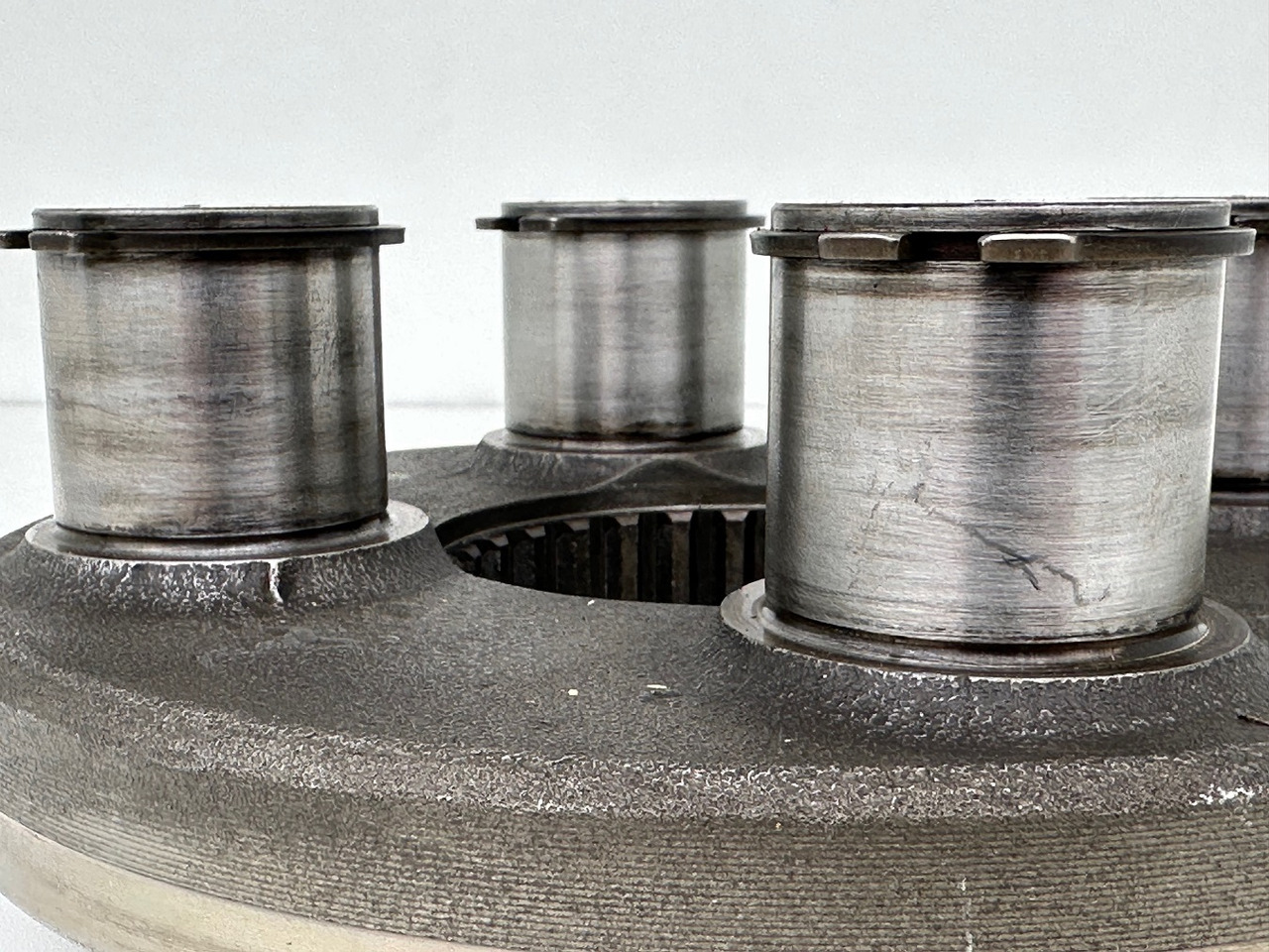 Liebherr Planetenträger ID-Nr.944306303 - ID-Nr.9443063. A924, A934, LH30, LH35, R906, R916, R922, R924, R926, R932, R934, R944. #944306303.L6.1000# - Поворотный редуктор для Строительной техники: фото 5 Liebherr Planetenträger ID-Nr.944306303 - ID-Nr.9443063. A924, A934, LH30, LH35, R906, R916, R922, R924, R926, R932, R934, R944. #944306303.L6.1000# - Поворотный редуктор для Строительной техники: фото 5