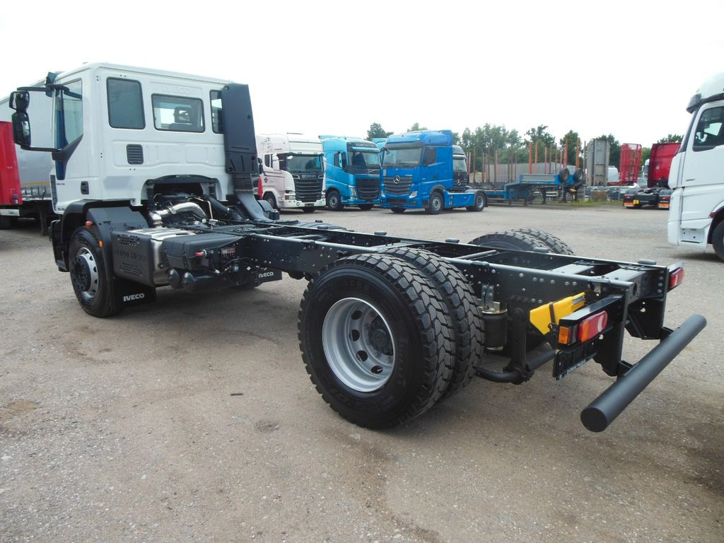 Iveco EUROCARGO ML 180E28/P, PTO - Грузовик-шасси: фото 4 Iveco EUROCARGO ML 180E28/P, PTO - Грузовик-шасси: фото 4