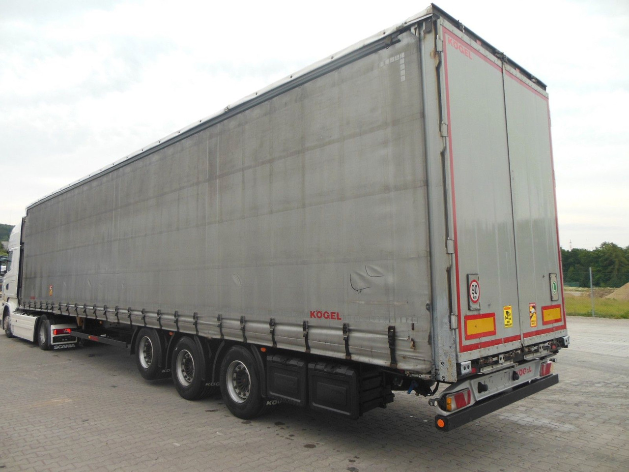 Kögel SN 24, LOWDECK, LIFTACHSE, SAF - Тентованный полуприцеп: фото 4 Kögel SN 24, LOWDECK, LIFTACHSE, SAF - Тентованный полуприцеп: фото 4
