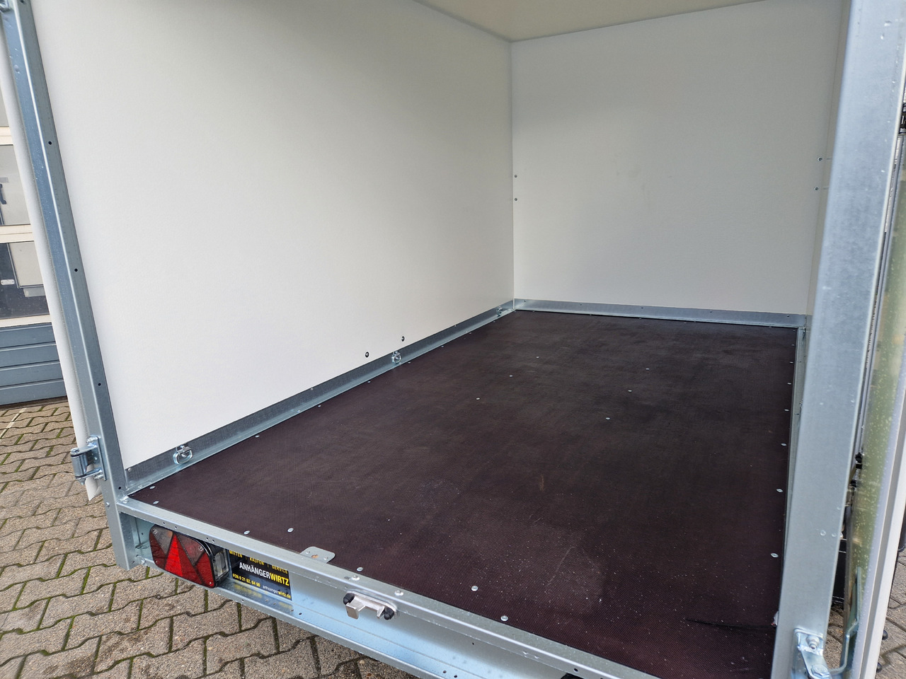 Brenderup Cargo Dynamic CD260 BD 260x155x150cm niedrig Hecktüren (S) 1300kg - Прицеп-фургон: фото 5 Brenderup Cargo Dynamic CD260 BD 260x155x150cm niedrig Hecktüren (S) 1300kg - Прицеп-фургон: фото 5