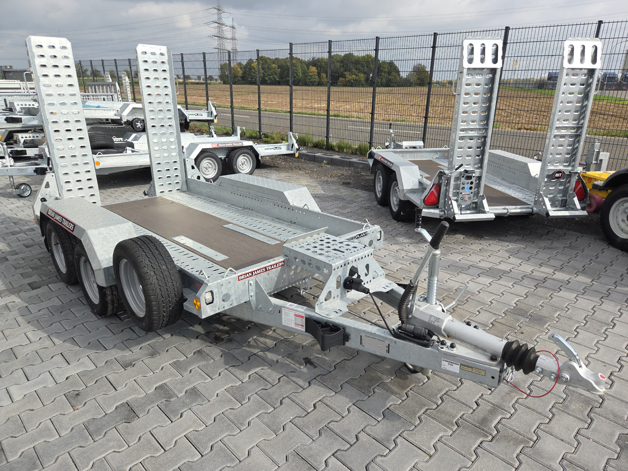 Brian James Digger Plant 543-2813-35 280x130cm Auffahrrampen klappbar Reserverad 3500kg - Прицеп для спецтехники: фото 1 Brian James Digger Plant 543-2813-35 280x130cm Auffahrrampen klappbar Reserverad 3500kg - Прицеп для спецтехники: фото 1