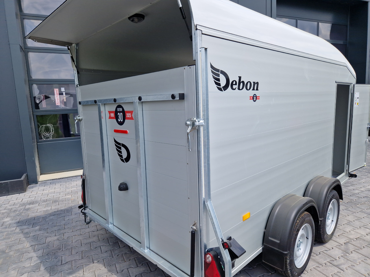 Cargo Roadster 700 plus 375x180x200cm Alu Poly weiß Seitentür Pullman 100km/H 2600kg Modell 2025 - Прицеп для легкового автомобиля: фото 4 Cargo Roadster 700 plus 375x180x200cm Alu Poly weiß Seitentür Pullman 100km/H 2600kg Modell 2025 - Прицеп для легкового автомобиля: фото 4