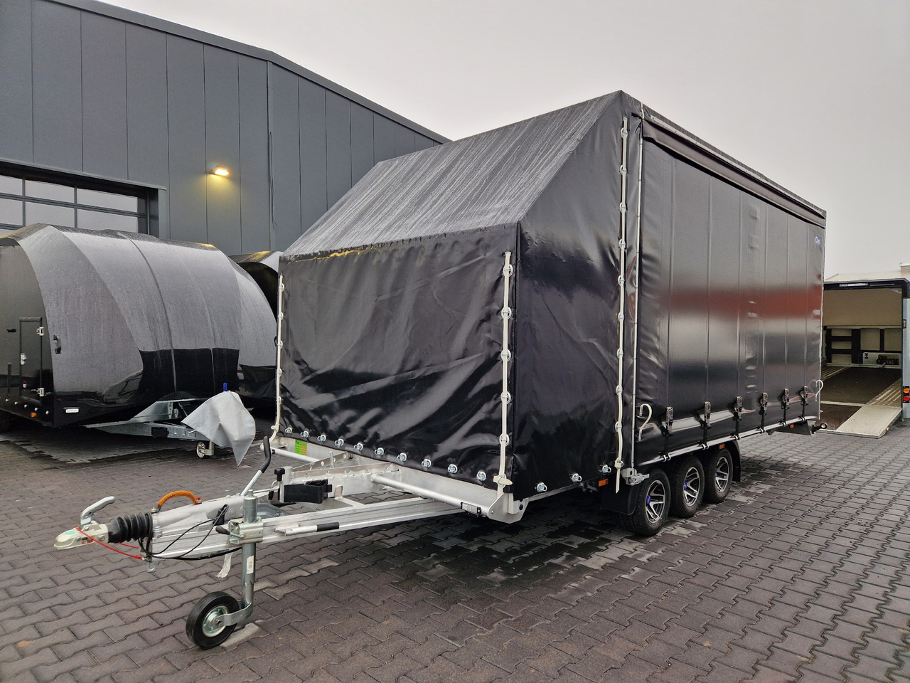 Cartrailer Mototent Silverstone Light Alu 520x210x200cm blackline Tridem 10" (XXL) 3500kg - Прицеп-автовоз: фото 3 Cartrailer Mototent Silverstone Light Alu 520x210x200cm blackline Tridem 10" (XXL) 3500kg - Прицеп-автовоз: фото 3