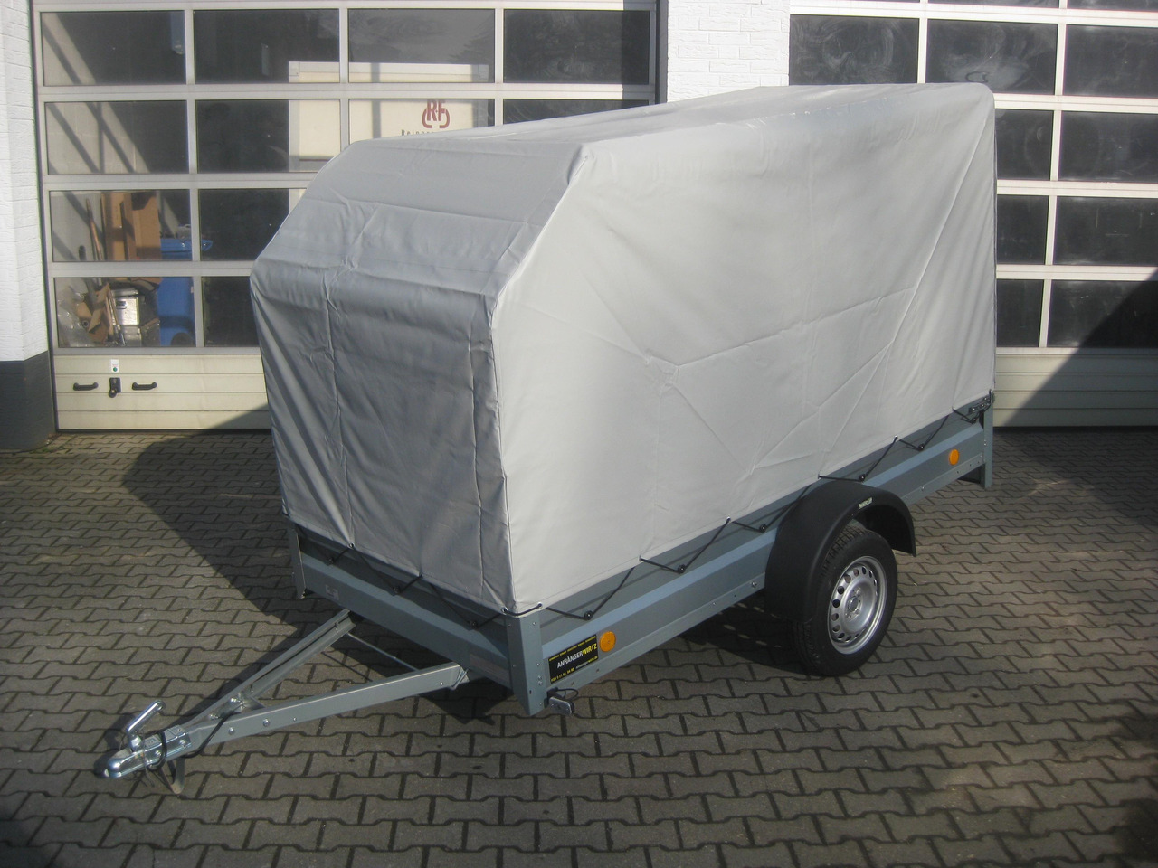 PKW Anhänger Pratik Trailstar 263 263x125x30cm inkl. Hochplane (S) 750kg - Прицеп для легкового автомобиля: фото 1 PKW Anhänger Pratik Trailstar 263 263x125x30cm inkl. Hochplane (S) 750kg - Прицеп для легкового автомобиля: фото 1
