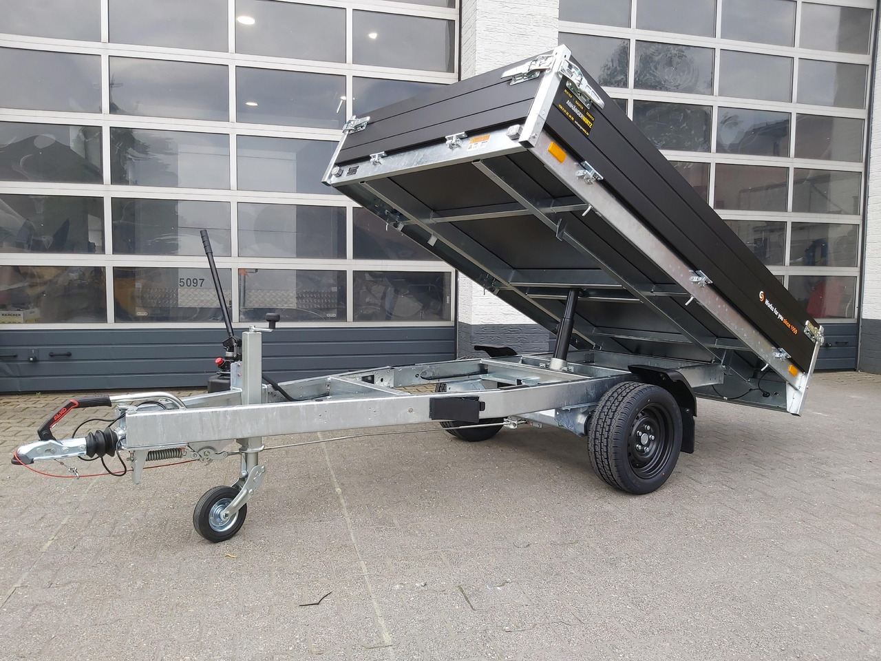 Saris Kipper K1 256 150 1500 1 256x150x30cm black Edition Handpumpe 13" (S) 1500kg Online Aktion - Самосвальный прицеп: фото 1 Saris Kipper K1 256 150 1500 1 256x150x30cm black Edition Handpumpe 13" (S) 1500kg Online Aktion - Самосвальный прицеп: фото 1