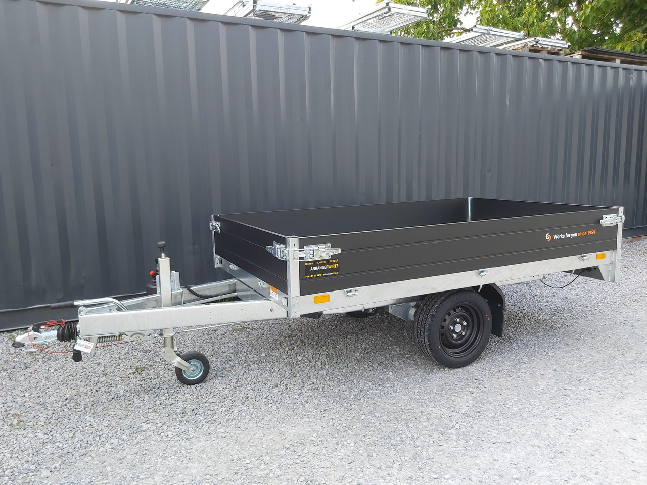 Saris Kipper K1 256 150 1500 1 256x150x30cm black Edition Handpumpe 13" (S) 1500kg Online Aktion - Самосвальный прицеп: фото 3 Saris Kipper K1 256 150 1500 1 256x150x30cm black Edition Handpumpe 13" (S) 1500kg Online Aktion - Самосвальный прицеп: фото 3