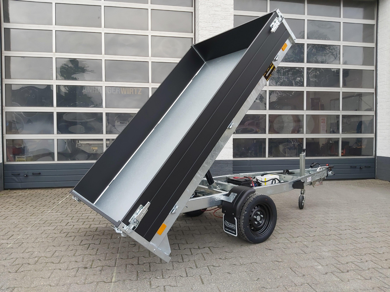 Saris Kipper K1 256 150 1500 1 E 256x150x30cm black Edition Elektro & Notpumpe 13" (S) 1500kg - Самосвальный прицеп: фото 3 Saris Kipper K1 256 150 1500 1 E 256x150x30cm black Edition Elektro & Notpumpe 13" (S) 1500kg - Самосвальный прицеп: фото 3