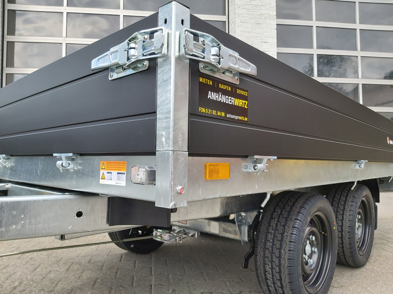 Saris Kipper K1 276 150 2000 2 E 276x150x30cm Elektro black Edition 13" 2000kg - Самосвальный прицеп: фото 3 Saris Kipper K1 276 150 2000 2 E 276x150x30cm Elektro black Edition 13" 2000kg - Самосвальный прицеп: фото 3