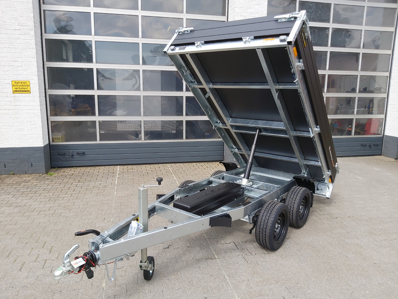 Saris Kipper K1 276 150 2000 2 E 276x150x30cm Elektro black Edition 13" 2000kg - Самосвальный прицеп: фото 1 Saris Kipper K1 276 150 2000 2 E 276x150x30cm Elektro black Edition 13" 2000kg - Самосвальный прицеп: фото 1