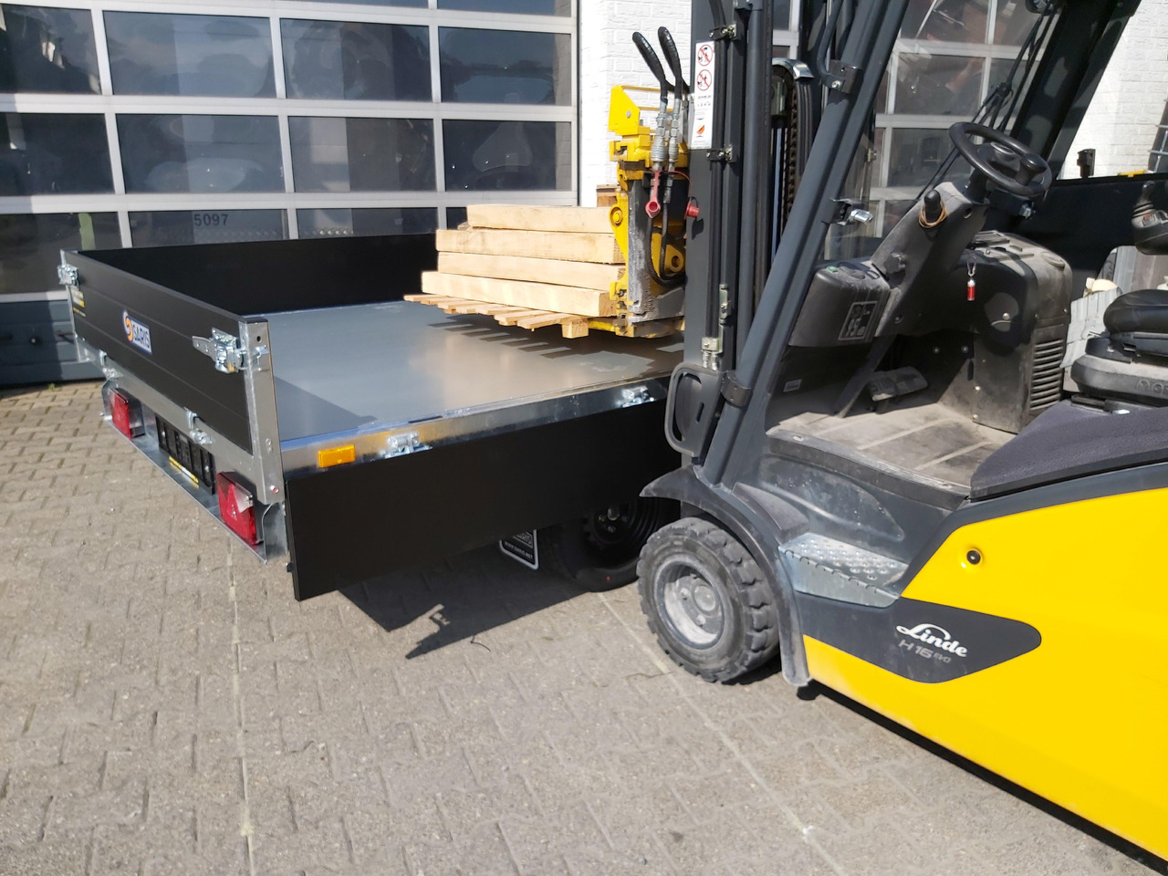 Самосвальный прицеп Saris Kipper K3 306 184 2700 2 E 306x184x30cm black Edition Elektro 13" 2700kg Januar Aktion: фото 7
