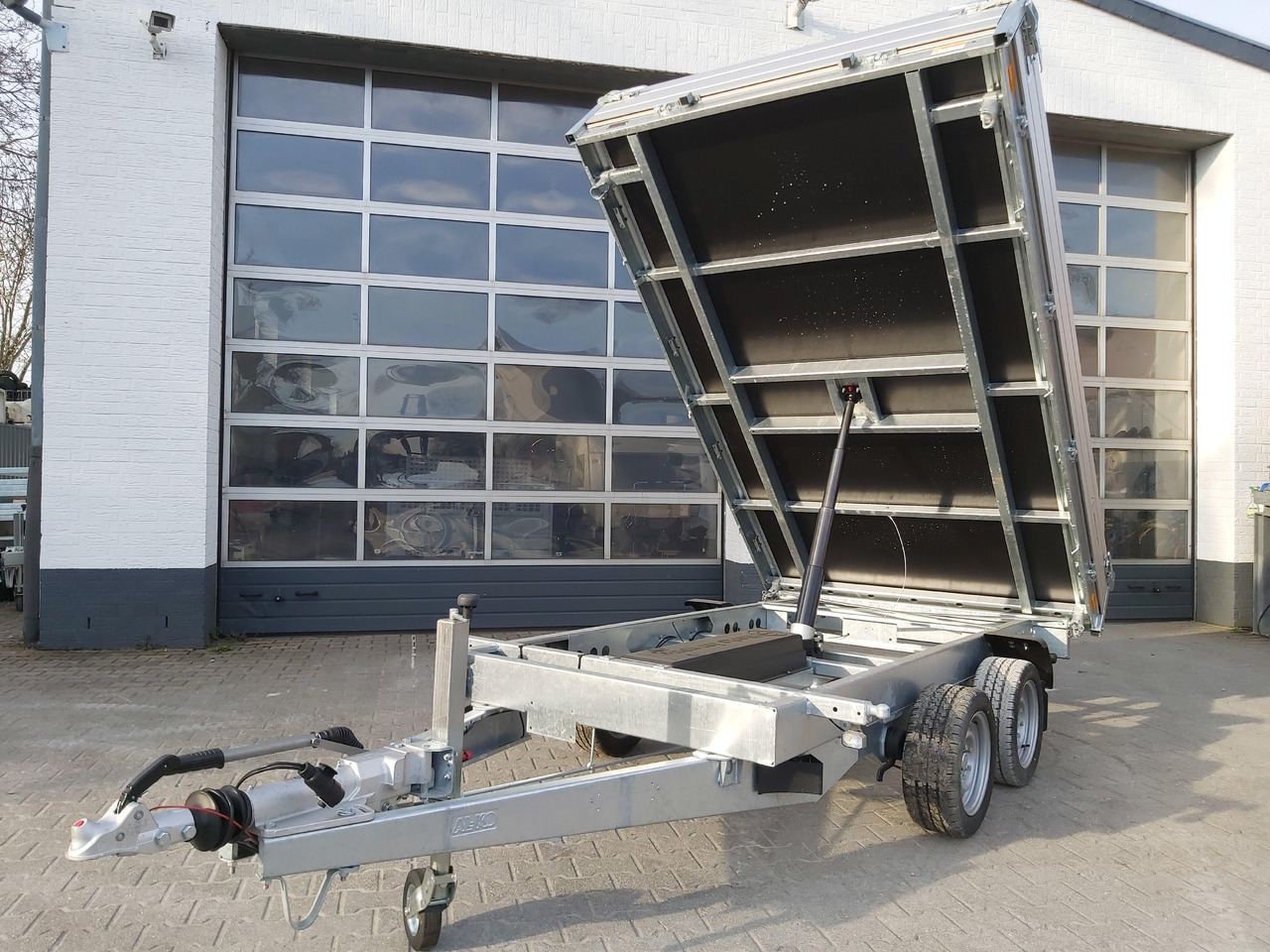 Saris Kipper K3 306 184 3500 2 E 306x184x30cm 3500kg silver Elektro NHP Stützen 13" 3500kg used - Самосвальный прицеп: фото 2 Saris Kipper K3 306 184 3500 2 E 306x184x30cm 3500kg silver Elektro NHP Stützen 13" 3500kg used - Самосвальный прицеп: фото 2