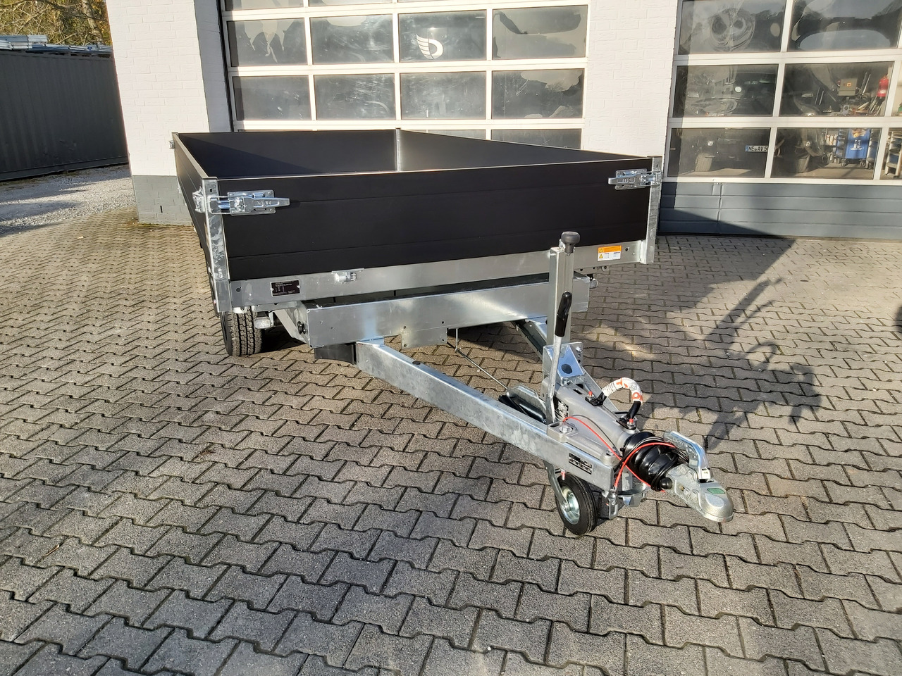 Saris Kipper K3 356 184 3500 2 E 356x184x35cm black edition Elektro Rampen Stützen (L) 3500kg - Самосвальный прицеп: фото 3 Saris Kipper K3 356 184 3500 2 E 356x184x35cm black edition Elektro Rampen Stützen (L) 3500kg - Самосвальный прицеп: фото 3
