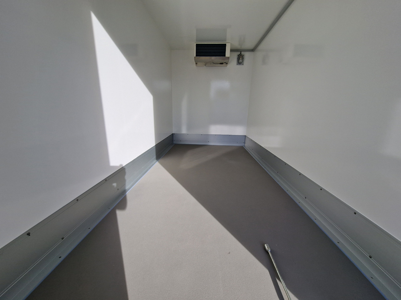 Прицеп-рефрижератор Tiefkühlanhänger AZK 3540/180 Govi Kälteaggregat -18 100/100 386x170x200cm (L) 3500kg Modell 2024: фото 13 Прицеп-рефрижератор Tiefkühlanhänger AZK 3540/180 Govi Kälteaggregat -18 100/100 386x170x200cm (L) 3500kg Modell 2024: фото 13