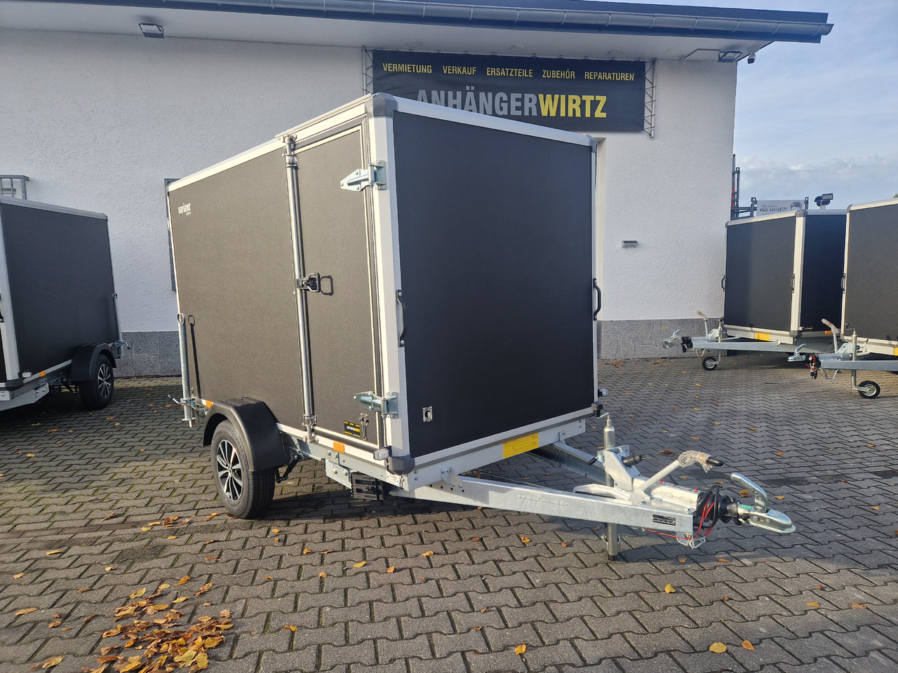 Variant C1315 C2 Edition black 258x148x157cm Alufelgen Seitentür 1350kg 100km/H black deal - Прицеп-фургон: фото 2 Variant C1315 C2 Edition black 258x148x157cm Alufelgen Seitentür 1350kg 100km/H black deal - Прицеп-фургон: фото 2