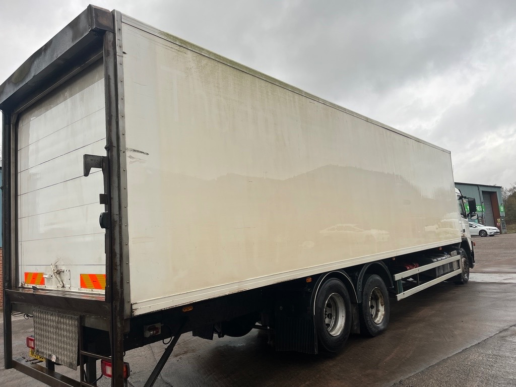 Volvo FM9 300 Euro 4 - Малотоннажный фургон: фото 3 Volvo FM9 300 Euro 4 - Малотоннажный фургон: фото 3