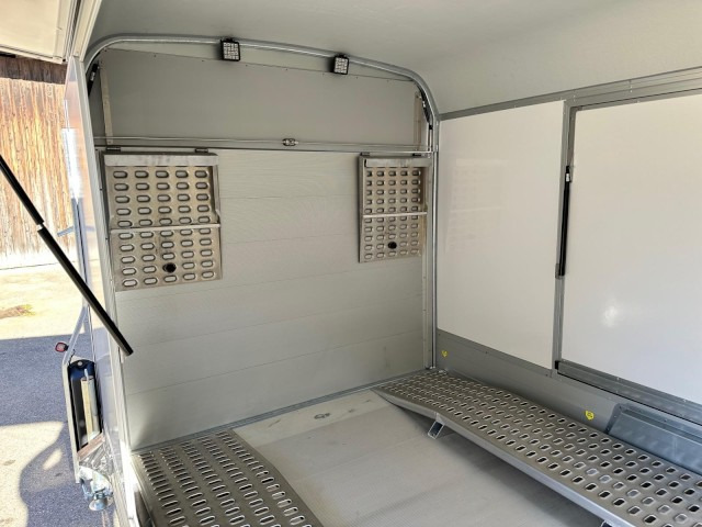 Новый Прицеп-фургон Cheval Liberte Debon Roadster 1000 Sandwich 3500 kg, 100 km/h, 495x200x202cm: фото 6 Новый Прицеп-фургон Cheval Liberte Debon Roadster 1000 Sandwich 3500 kg, 100 km/h, 495x200x202cm: фото 6