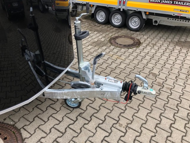 Cheval Liberte Debon Roadster 700 Alu + Türe 2600 kg, 100 km/h, 375x180x202cm - Прицеп-фургон: фото 2 Cheval Liberte Debon Roadster 700 Alu + Türe 2600 kg, 100 km/h, 375x180x202cm - Прицеп-фургон: фото 2