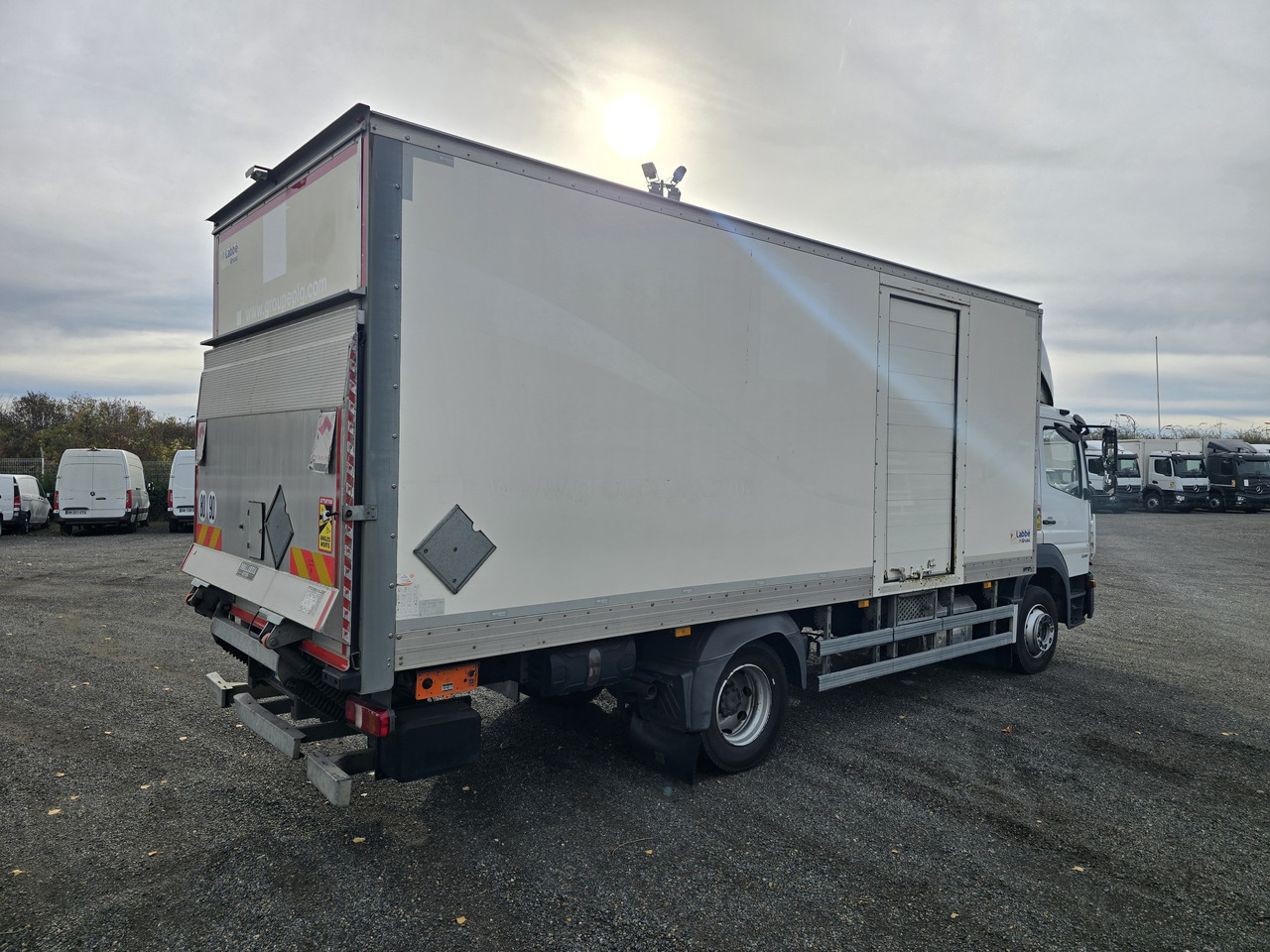 MERCEDES-BENZ Atego 1218 - Box - LIFT - SIDE DOOR - ADR - Грузовик с закрытым кузовом: фото 4 MERCEDES-BENZ Atego 1218 - Box - LIFT - SIDE DOOR - ADR - Грузовик с закрытым кузовом: фото 4