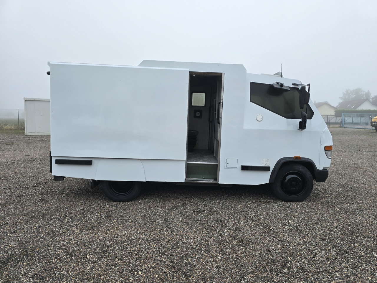 Mercedes Vario 816 - Инкассаторская машина: фото 3 Mercedes Vario 816 - Инкассаторская машина: фото 3