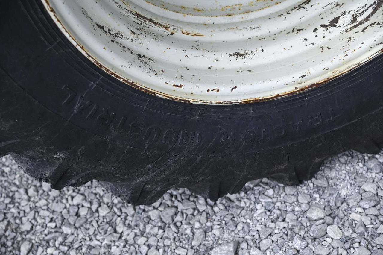 Экскаватор-погрузчик Lännen 8600E: фото 27 Экскаватор-погрузчик Lännen 8600E: фото 27