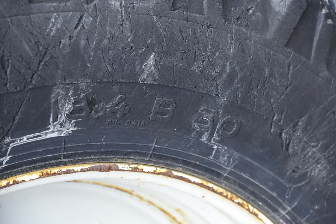 Экскаватор-погрузчик Lännen 8600E: фото 31 Экскаватор-погрузчик Lännen 8600E: фото 31