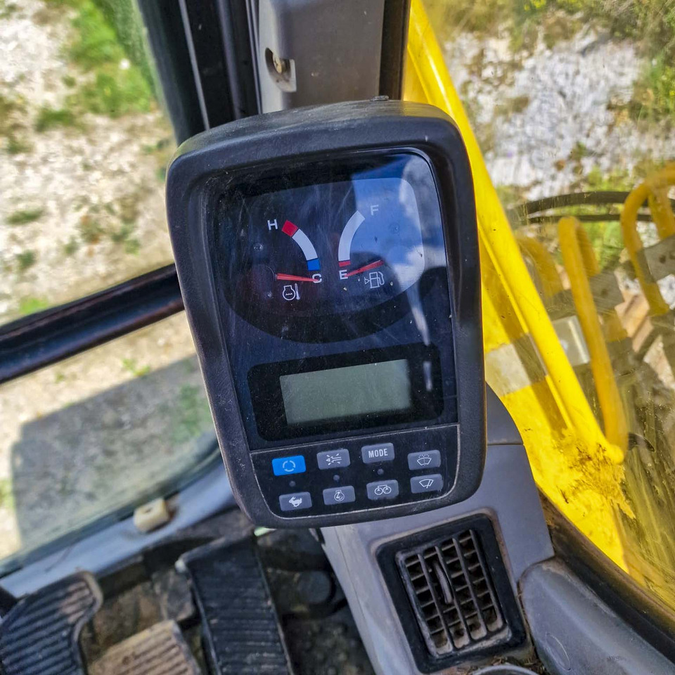 New Holland Kobelco E215 - Гусеничный экскаватор: фото 3 New Holland Kobelco E215 - Гусеничный экскаватор: фото 3