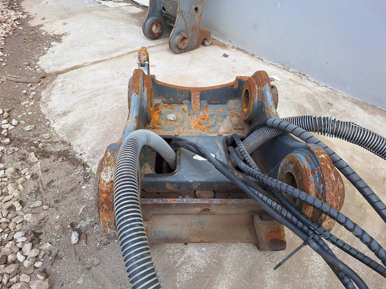 OilQuick hydraulic OQ70/55 - Сцепное устройство для Строительной техники: фото 4 OilQuick hydraulic OQ70/55 - Сцепное устройство для Строительной техники: фото 4