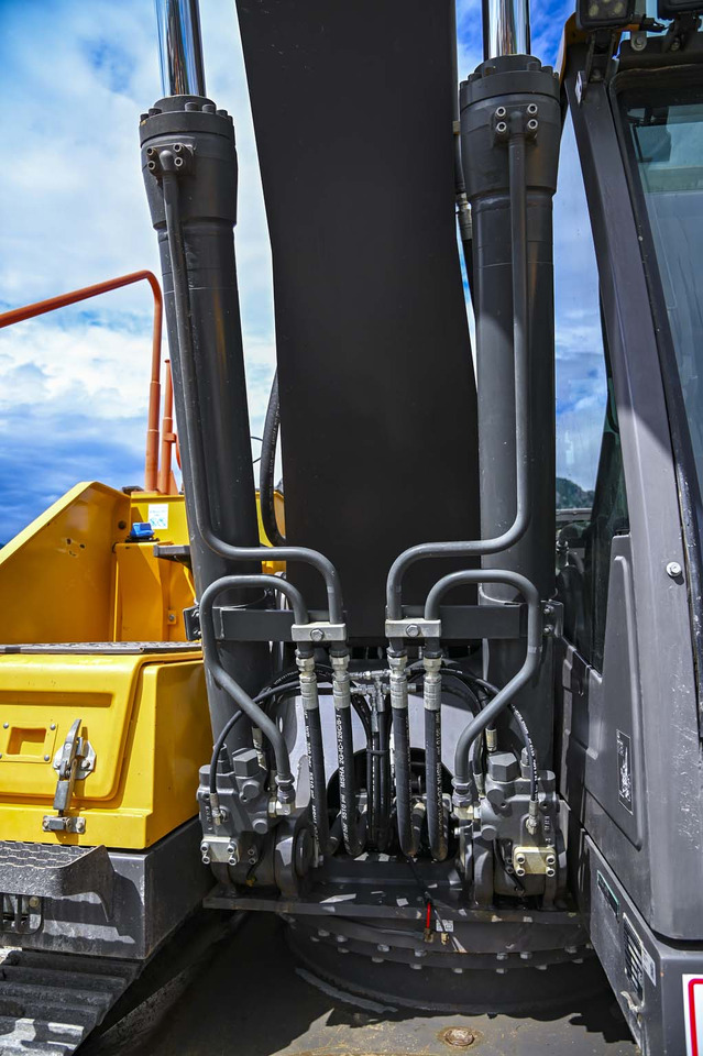 Гусеничный экскаватор VOLVO EC220EL: фото 45