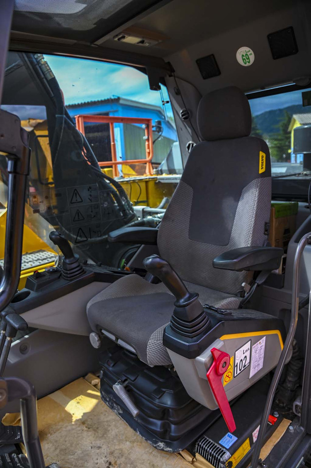 Гусеничный экскаватор VOLVO EC220EL: фото 48