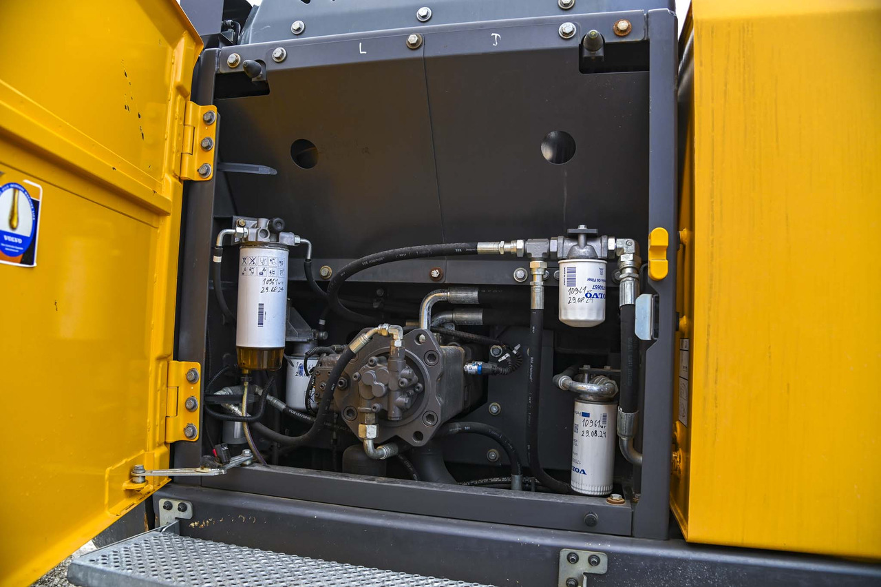 Гусеничный экскаватор VOLVO EC220EL: фото 42