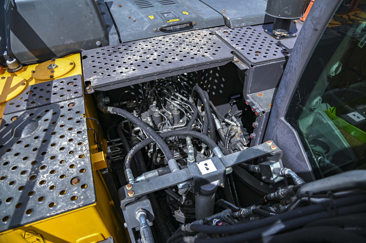 Гусеничный экскаватор VOLVO EC220EL: фото 46