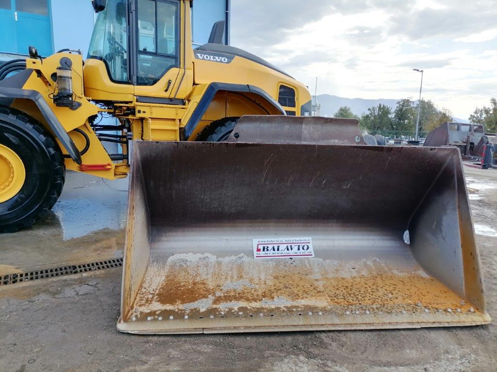 VOLVO loader bucket 2800 mm - Ковш для погрузчика для Колёсных погрузчиков: фото 1 VOLVO loader bucket 2800 mm - Ковш для погрузчика для Колёсных погрузчиков: фото 1