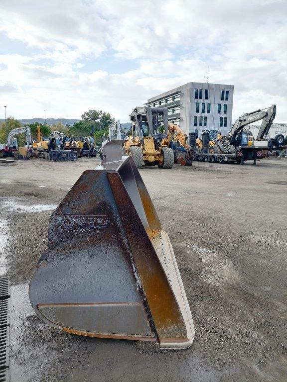 VOLVO loader bucket 2800 mm - Ковш для погрузчика для Колёсных погрузчиков: фото 3 VOLVO loader bucket 2800 mm - Ковш для погрузчика для Колёсных погрузчиков: фото 3