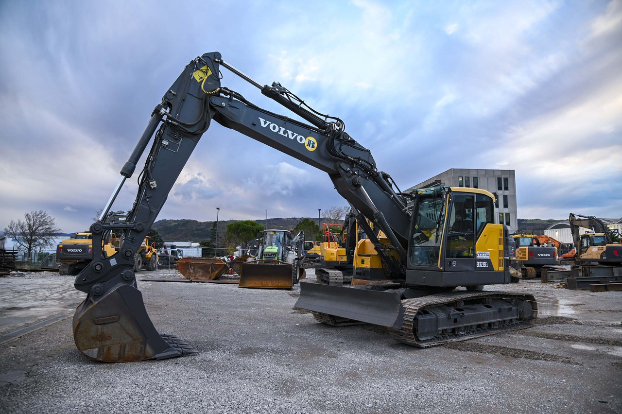 Volvo ECR235EL - Гусеничный экскаватор: фото 2 Volvo ECR235EL - Гусеничный экскаватор: фото 2