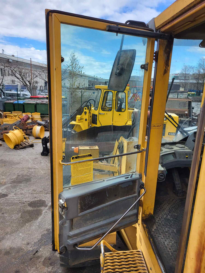 Volvo door - Дверь и запчасти для Погрузчиков: фото 2 Volvo door - Дверь и запчасти для Погрузчиков: фото 2