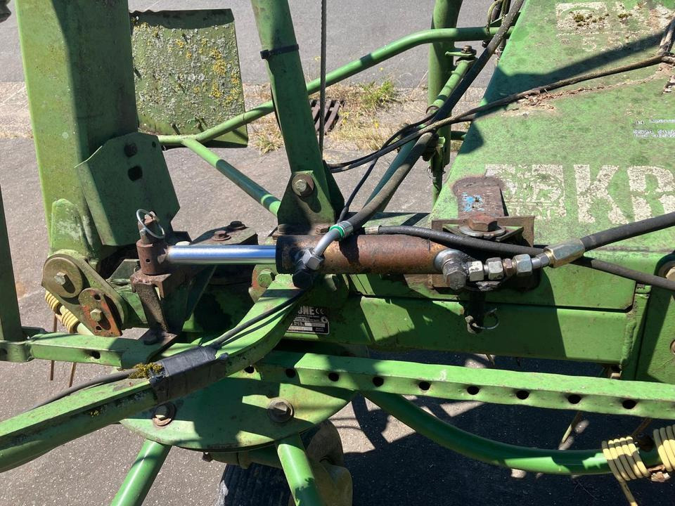 Krone KW 5.50 Wender, Heuer, Zetter hydr. Grenzstreueinrichtung - Сеноворошилка: фото 4 Krone KW 5.50 Wender, Heuer, Zetter hydr. Grenzstreueinrichtung - Сеноворошилка: фото 4