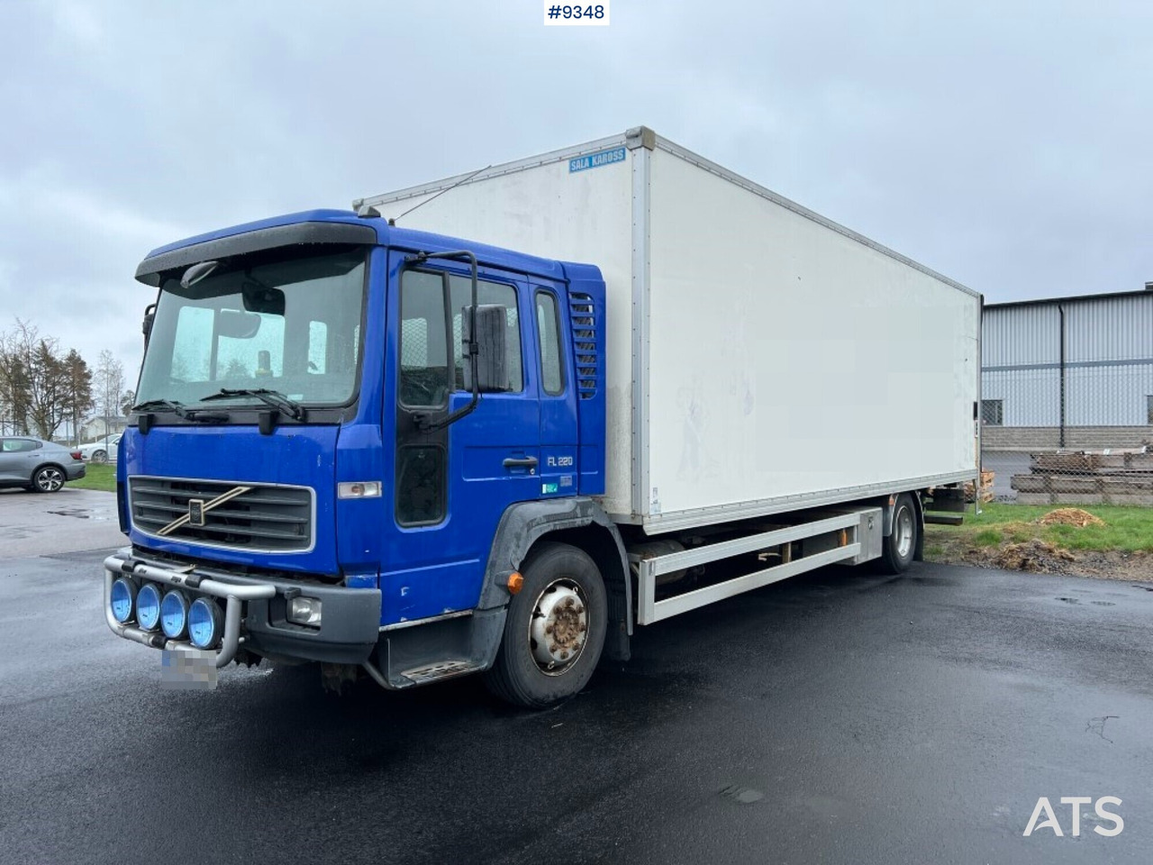 Box Truck Volvo FL6 4X2 with tail lift - Грузовик с закрытым кузовом: фото 1 Box Truck Volvo FL6 4X2 with tail lift - Грузовик с закрытым кузовом: фото 1