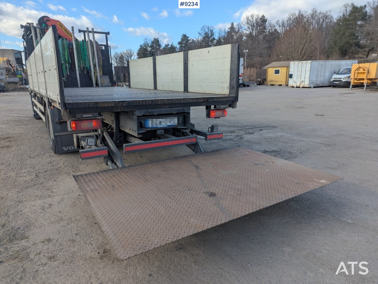 Crane Truck Volvo FM 330 4X2 with tail lift - Грузовик бортовой/ Платформа, Автоманипулятор: фото 3 Crane Truck Volvo FM 330 4X2 with tail lift - Грузовик бортовой/ Платформа, Автоманипулятор: фото 3