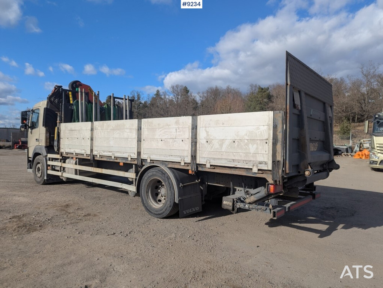 Crane Truck Volvo FM 330 4X2 with tail lift - Грузовик бортовой/ Платформа, Автоманипулятор: фото 4 Crane Truck Volvo FM 330 4X2 with tail lift - Грузовик бортовой/ Платформа, Автоманипулятор: фото 4