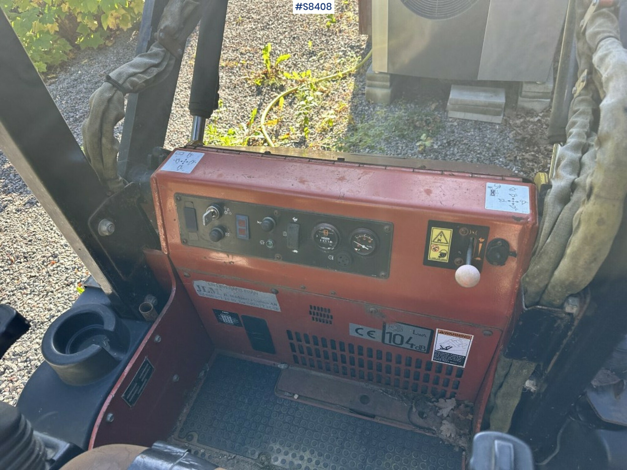 Ditch witch XT850 with Front loader and Backhoe attachment - Гусеничный мини-погрузчик: фото 5 Ditch witch XT850 with Front loader and Backhoe attachment - Гусеничный мини-погрузчик: фото 5