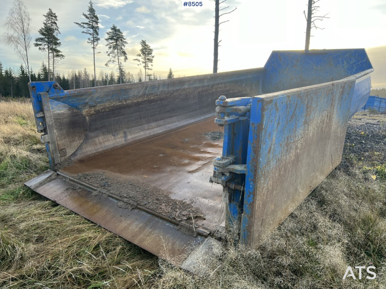 Hook Truck Volvo FH 12 6x4 Tridem with gravel flatbed(VIDEO) - Крюковой мультилифт: фото 5 Hook Truck Volvo FH 12 6x4 Tridem with gravel flatbed(VIDEO) - Крюковой мультилифт: фото 5