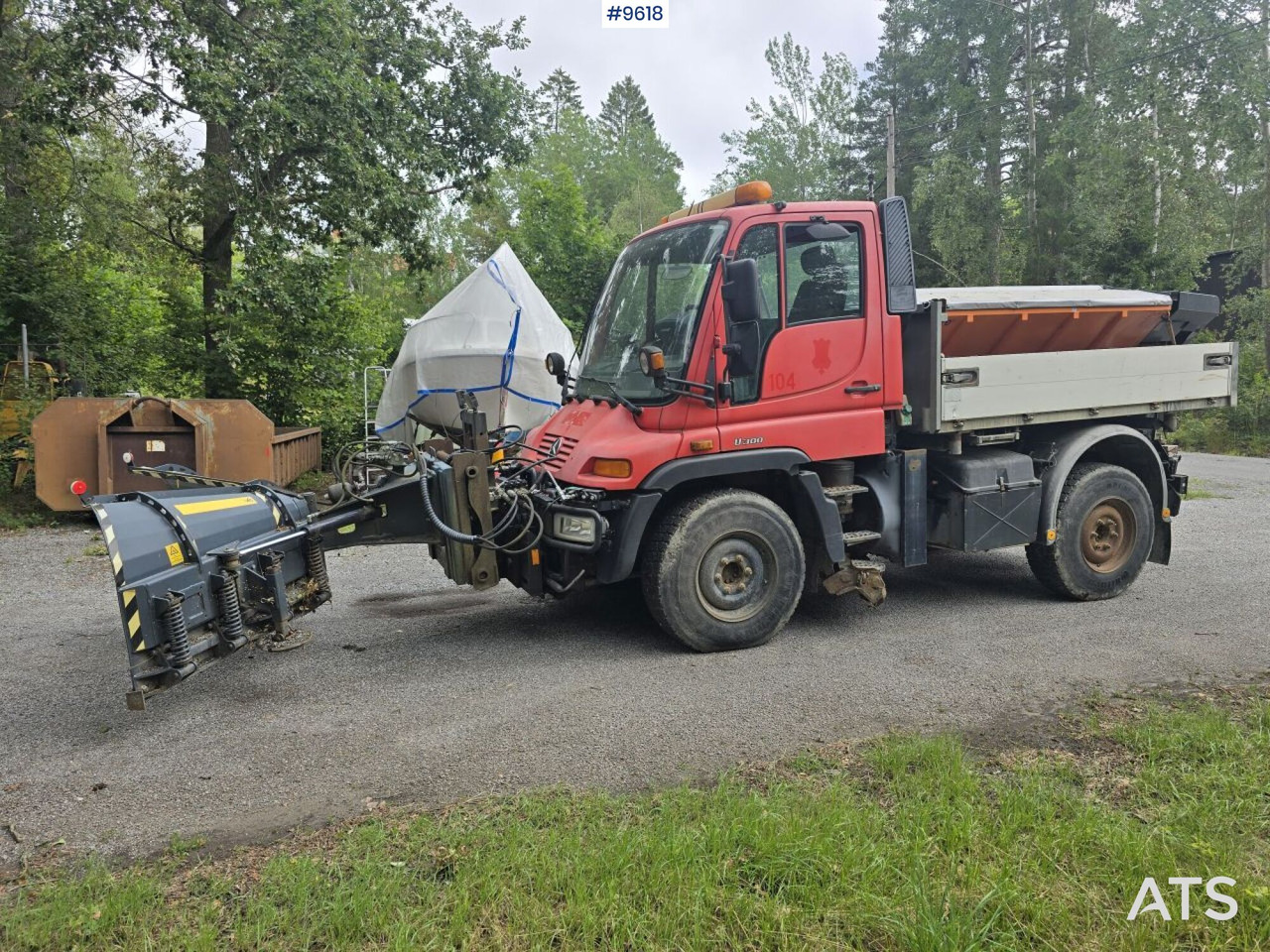 MB Unimog with equipment - Снегоуборочная машина: фото 1 MB Unimog with equipment - Снегоуборочная машина: фото 1