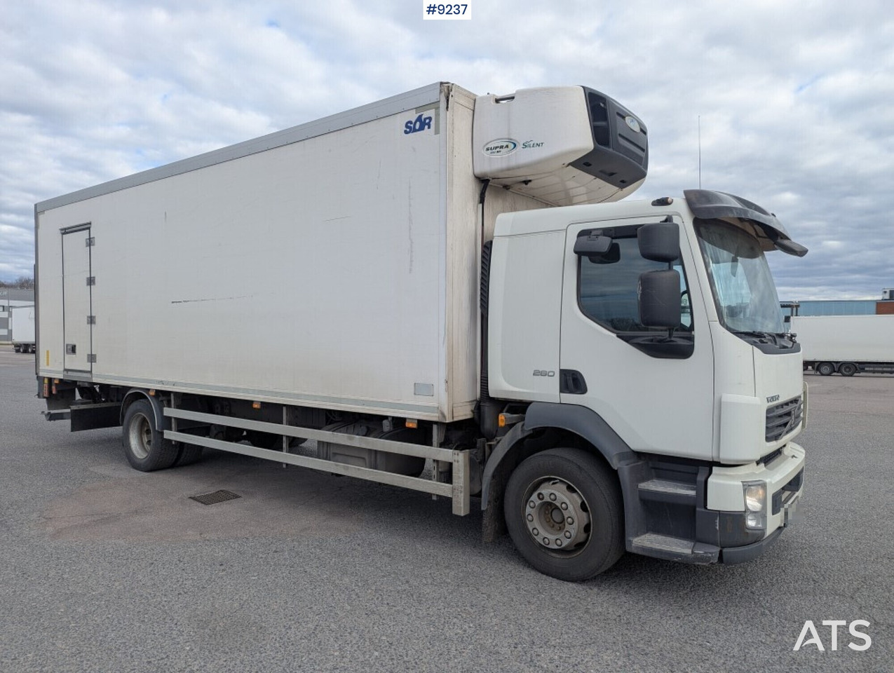 Refrigerated Box truck Volvo FL 260 4X2 with tail lift (SEE VIDEO) - Рефрижератор: фото 2 Refrigerated Box truck Volvo FL 260 4X2 with tail lift (SEE VIDEO) - Рефрижератор: фото 2