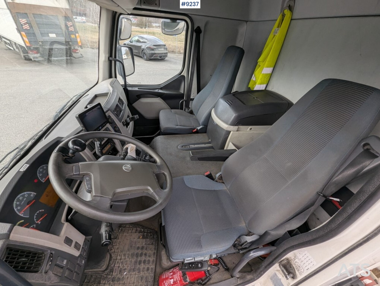 Refrigerated Box truck Volvo FL 260 4X2 with tail lift (SEE VIDEO) - Рефрижератор: фото 5 Refrigerated Box truck Volvo FL 260 4X2 with tail lift (SEE VIDEO) - Рефрижератор: фото 5