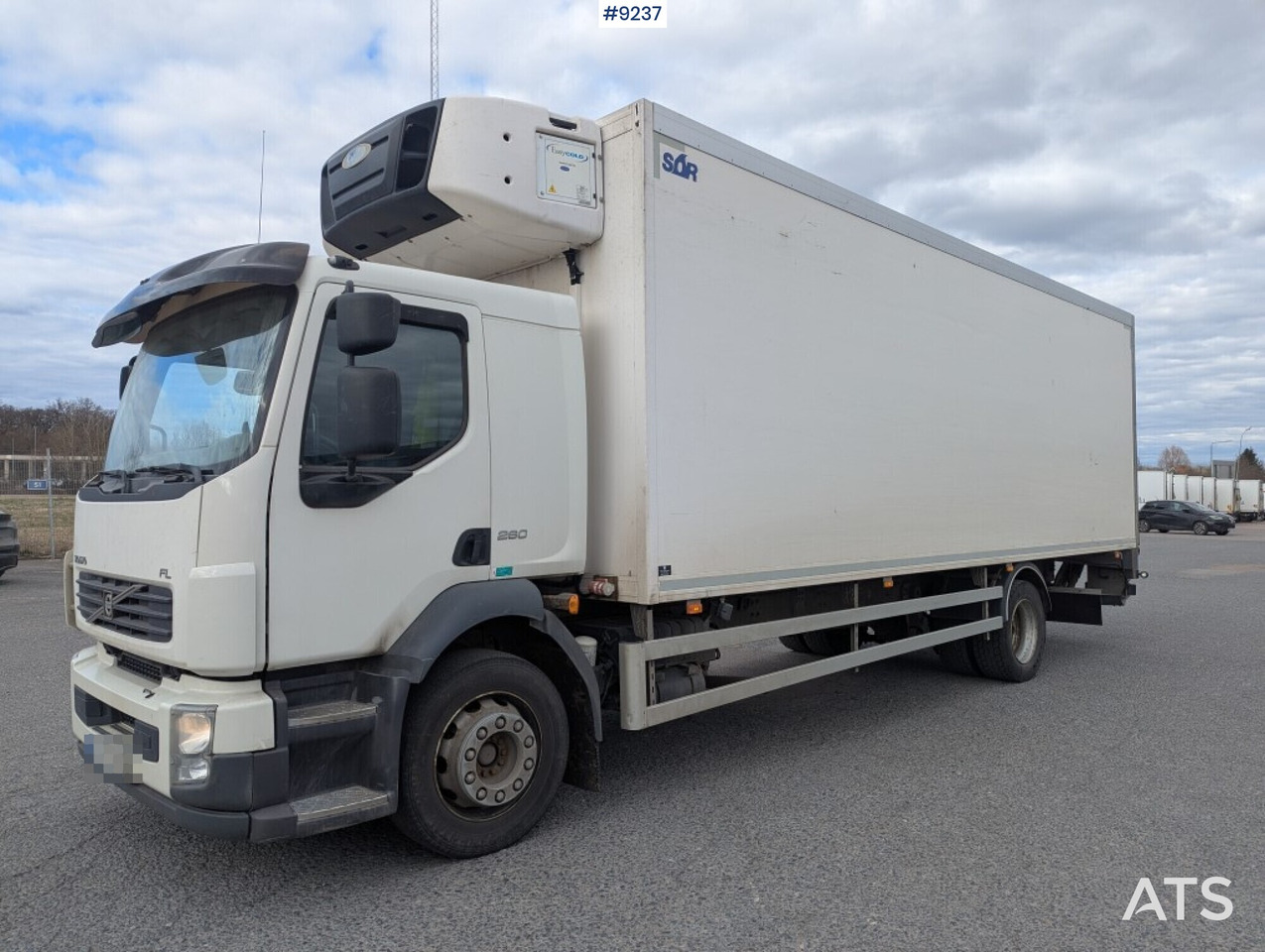 Refrigerated Box truck Volvo FL 260 4X2 with tail lift (SEE VIDEO) - Рефрижератор: фото 1 Refrigerated Box truck Volvo FL 260 4X2 with tail lift (SEE VIDEO) - Рефрижератор: фото 1