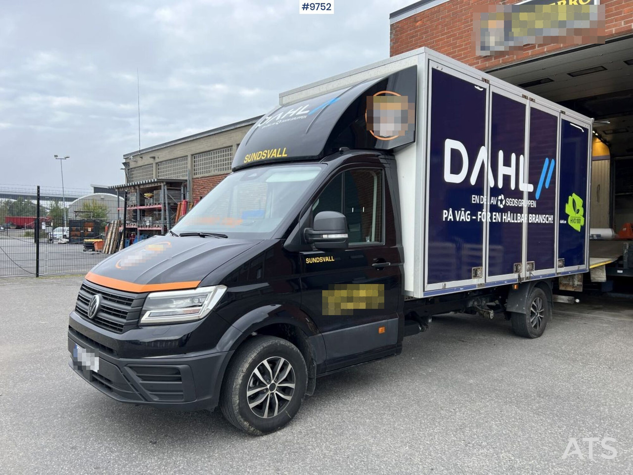 Volkswagen Crafter with tail lift - Малотоннажный фургон: фото 1 Volkswagen Crafter with tail lift - Малотоннажный фургон: фото 1
