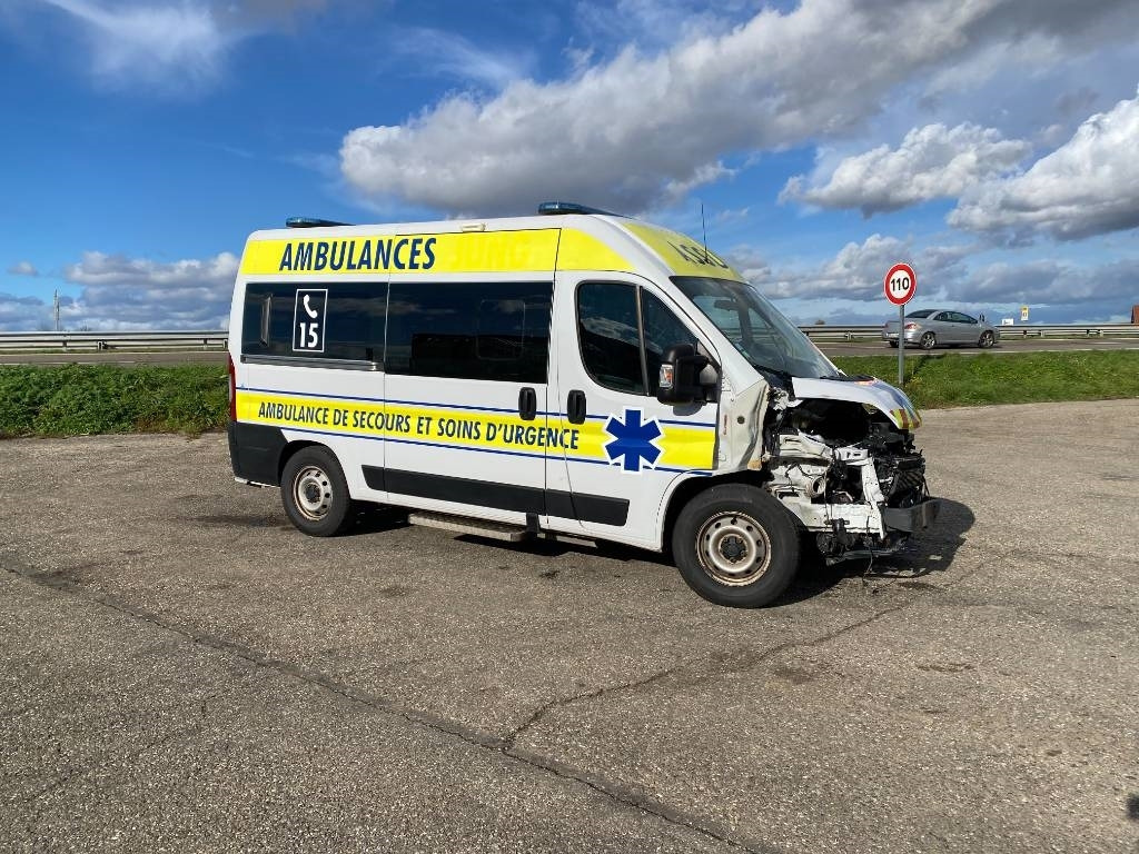 Fiat LES DAUPHINS/DUCATO TORINO 2.3M-Jet 160 endommagée - Машина скорой помощи: фото 3 Fiat LES DAUPHINS/DUCATO TORINO 2.3M-Jet 160 endommagée - Машина скорой помощи: фото 3