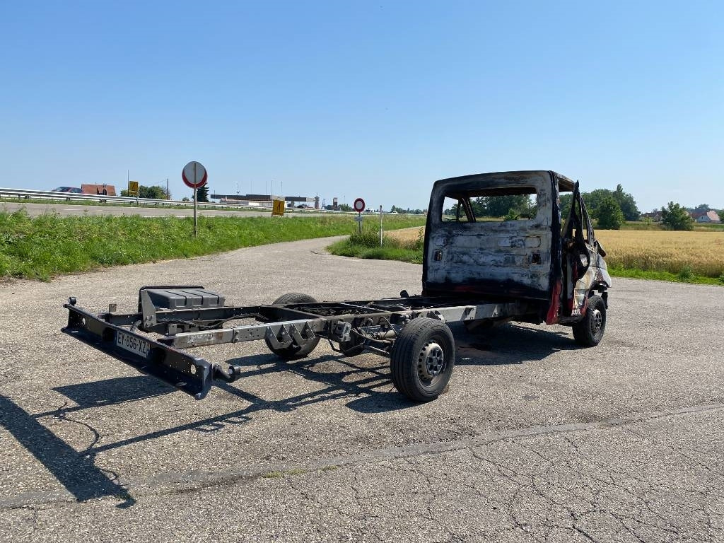 Iveco Châssis Cabine DAILY 33S12 / 2.3D 115 - Лёгкий коммерческий автомобиль: фото 4 Iveco Châssis Cabine DAILY 33S12 / 2.3D 115 - Лёгкий коммерческий автомобиль: фото 4